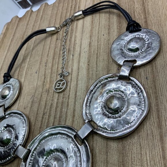 Erica Lyons Antique Style Round Silver Disc Necklace - Picture 1 of 8